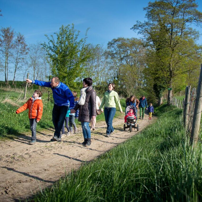 Wandelaars op het wandelnetwerk Getevallei en tussen Grote & Kleine Gete
